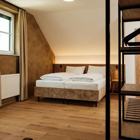 Hotel Neustifter Пойсдорф Екстериор снимка
