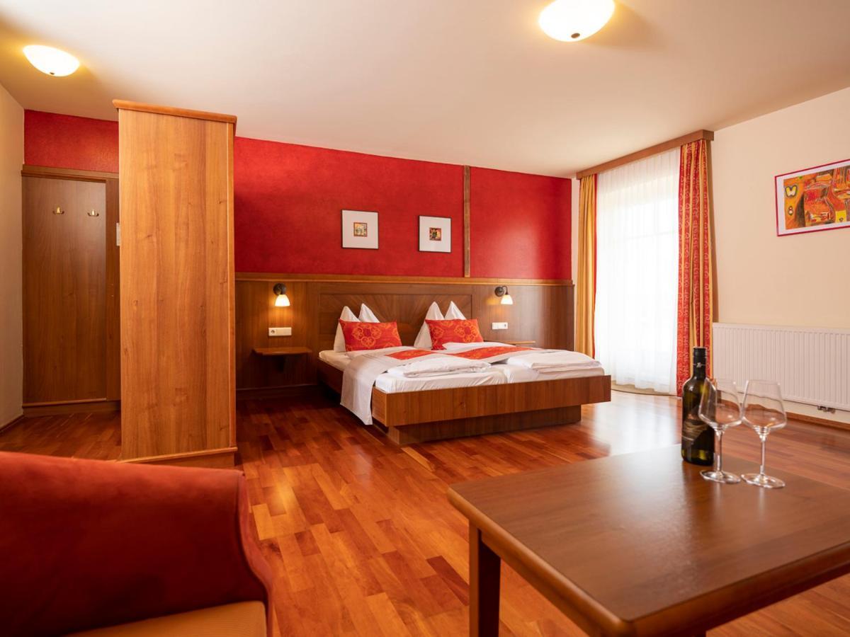 Hotel Neustifter Пойсдорф Екстериор снимка