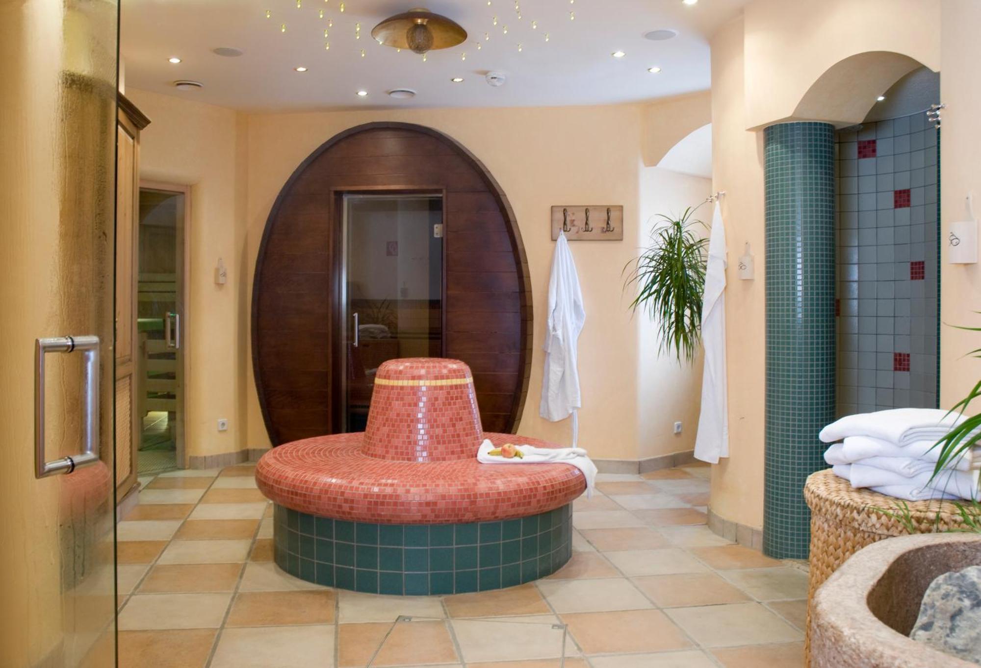 Hotel Neustifter Пойсдорф Екстериор снимка