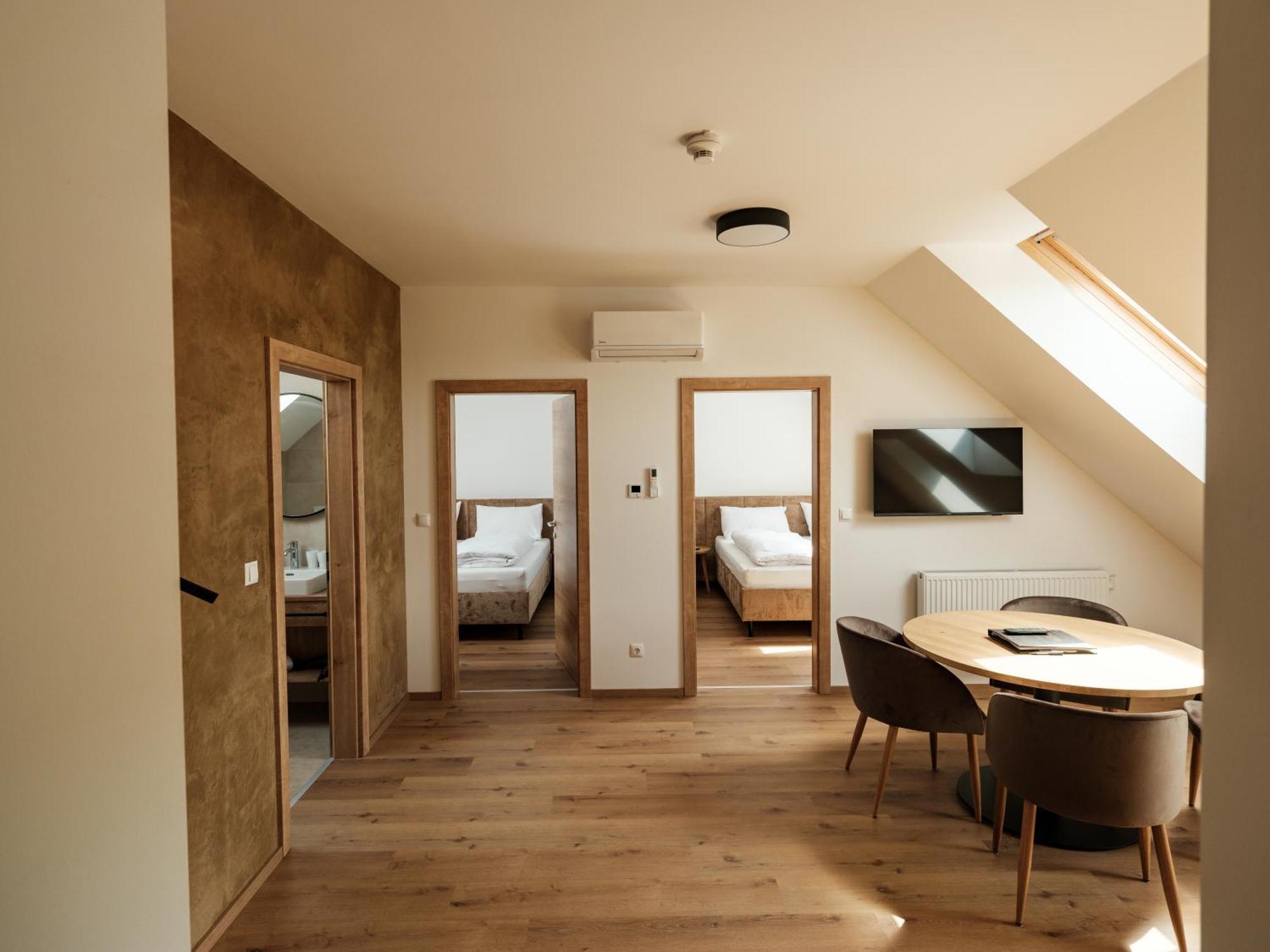 Hotel Neustifter Пойсдорф Екстериор снимка