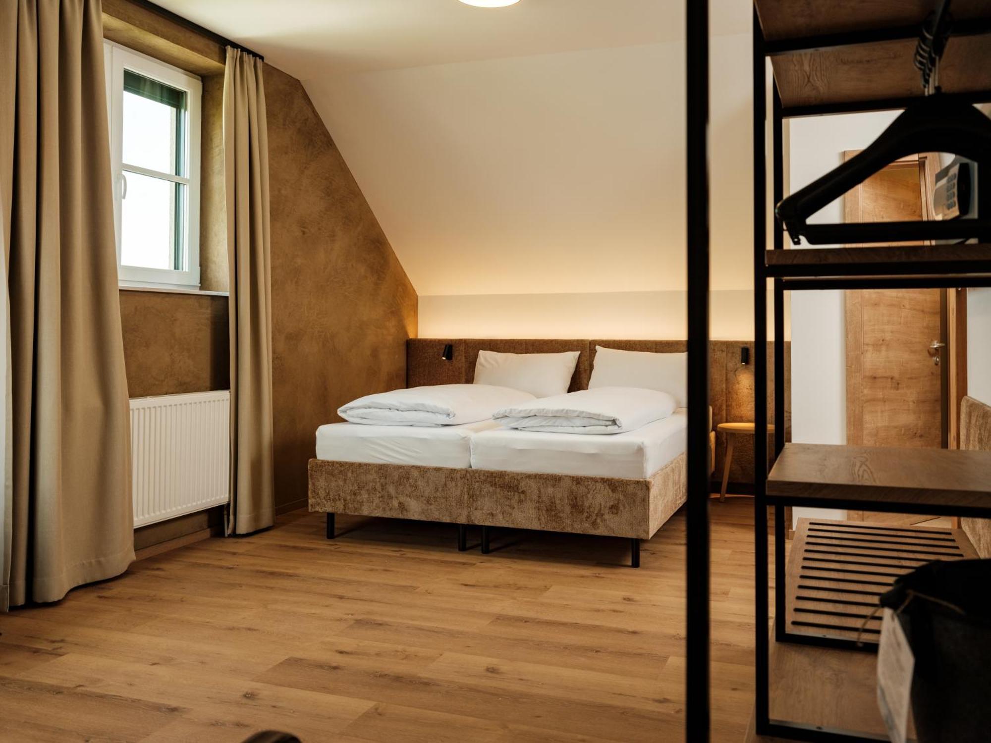 Hotel Neustifter Пойсдорф Екстериор снимка