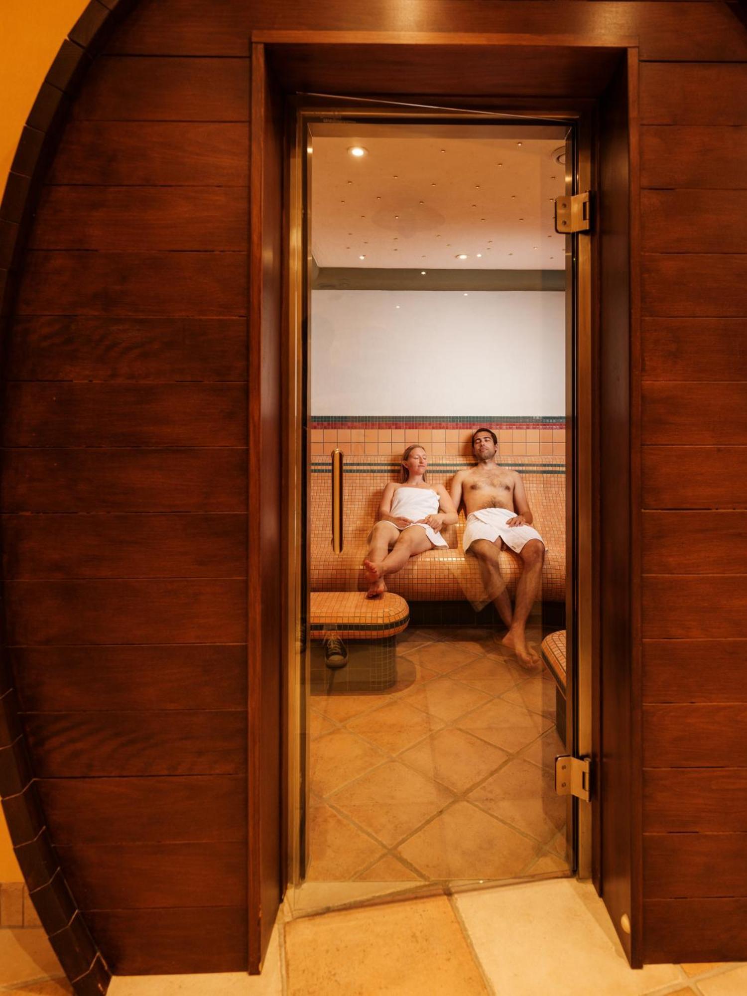 Hotel Neustifter Пойсдорф Екстериор снимка