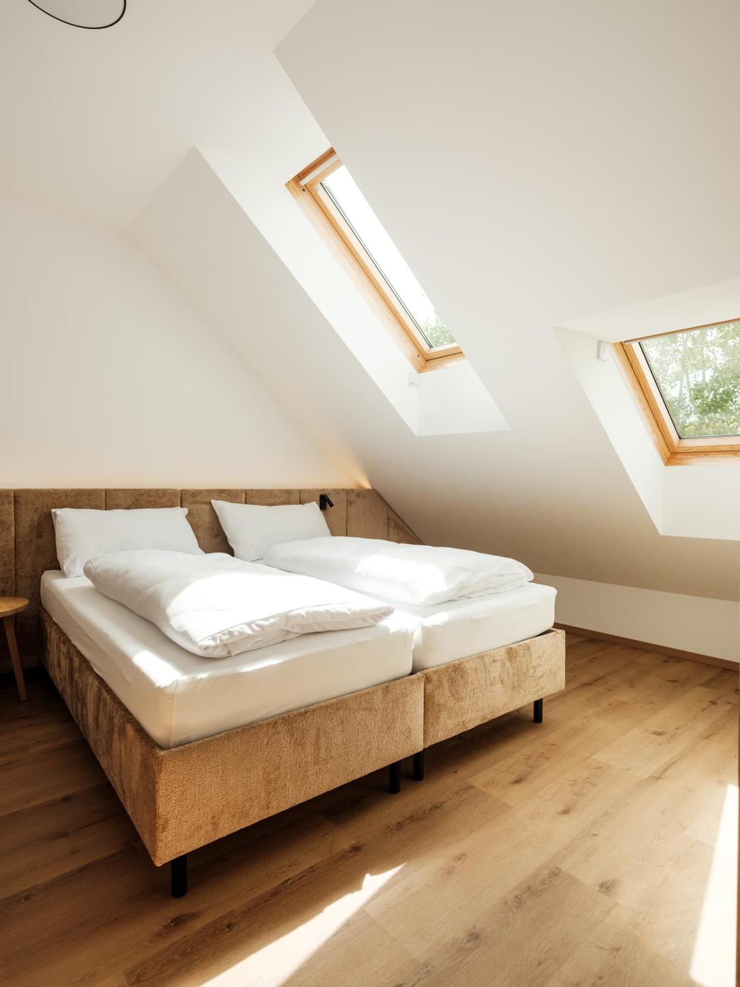 Hotel Neustifter Пойсдорф Екстериор снимка