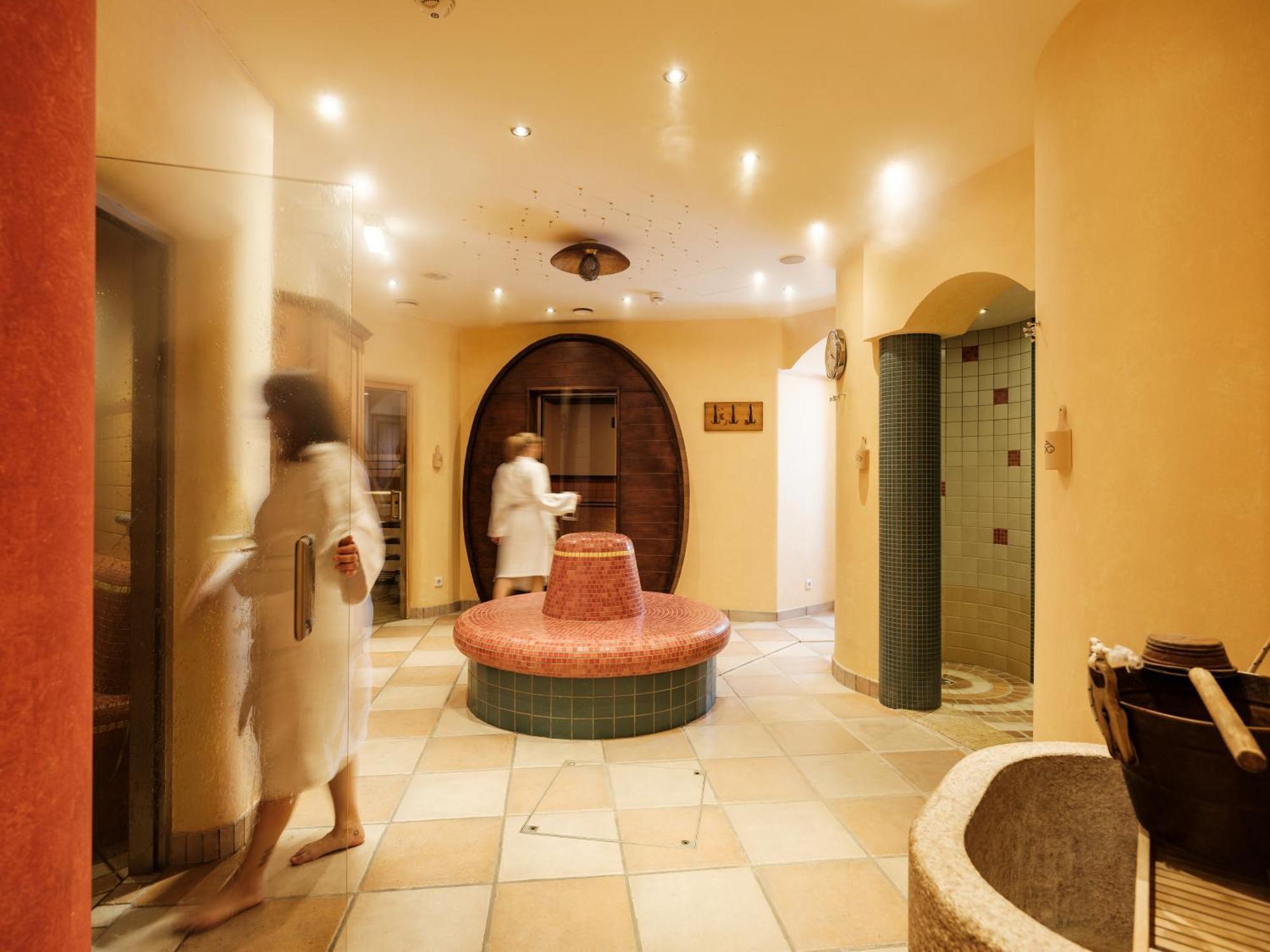 Hotel Neustifter Пойсдорф Екстериор снимка