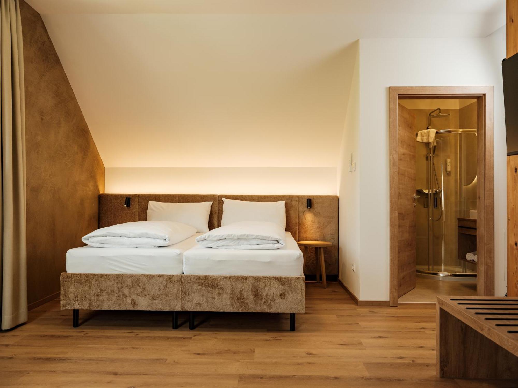 Hotel Neustifter Пойсдорф Екстериор снимка
