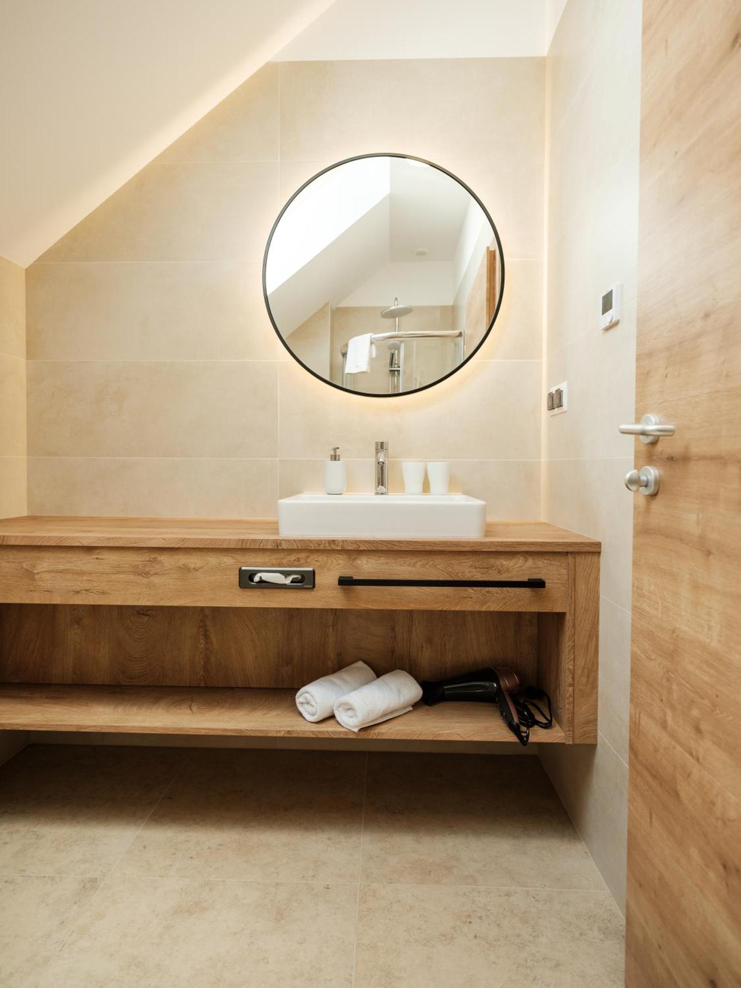 Hotel Neustifter Пойсдорф Екстериор снимка