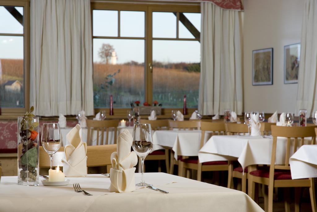 Hotel Neustifter Пойсдорф Екстериор снимка