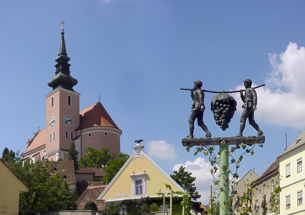 Hotel Neustifter Пойсдорф Екстериор снимка