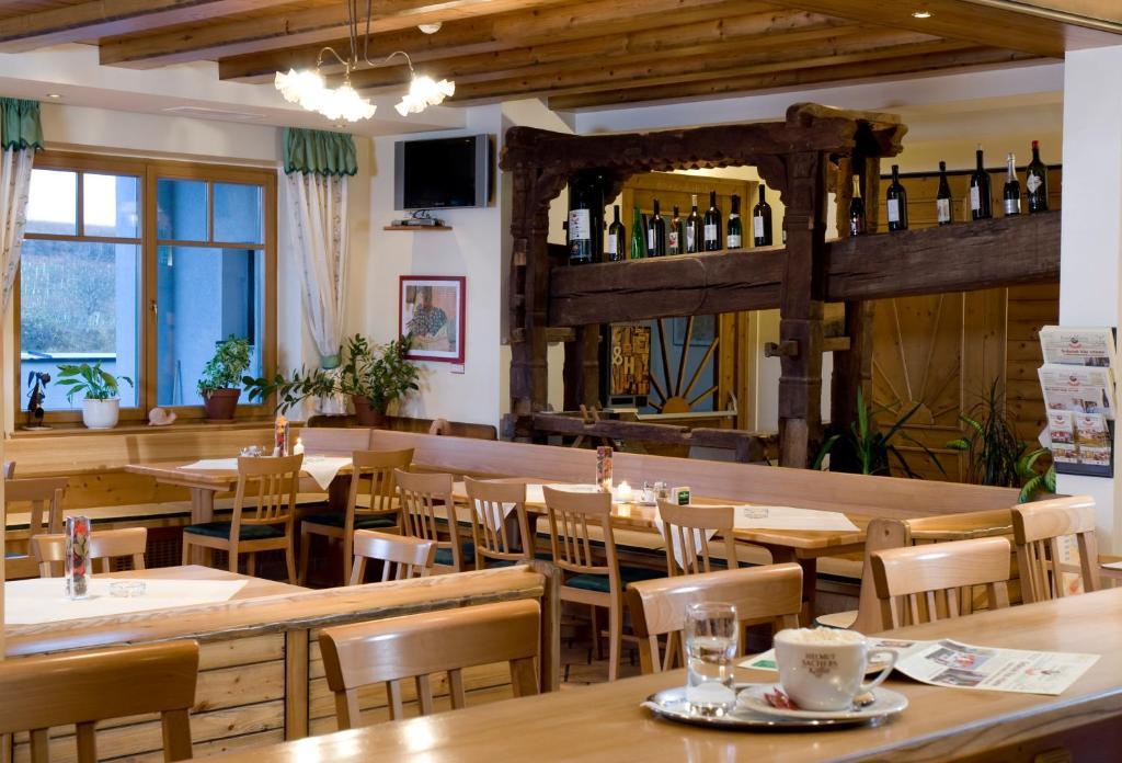 Hotel Neustifter Пойсдорф Екстериор снимка