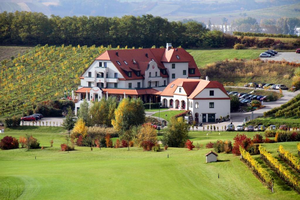 Hotel Neustifter Пойсдорф Екстериор снимка