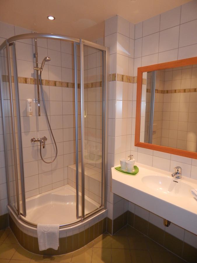 Hotel Neustifter Пойсдорф Екстериор снимка